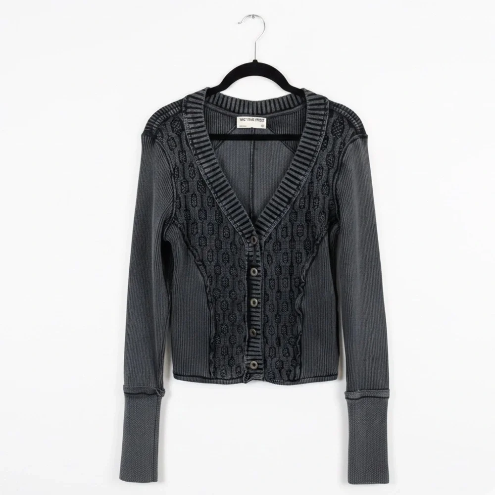 Free People We The Free Snapshot Cable Grey Cropped Cardigan Sweater Black XL - Picture 2 of 8